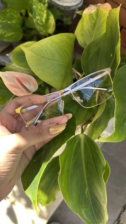 Modelo usando armação Duci Vision — inspiração 9