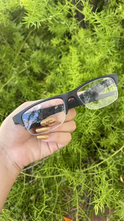 Modelo usando armação Duci Vision — inspiração 12