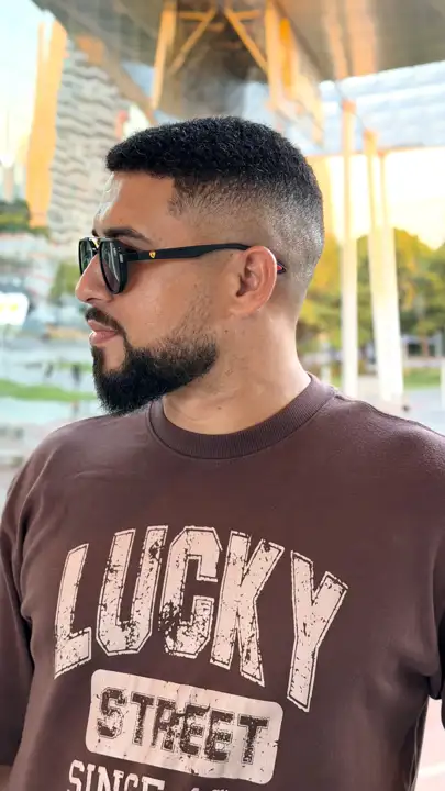 Modelo usando armação Duci Vision — inspiração 17