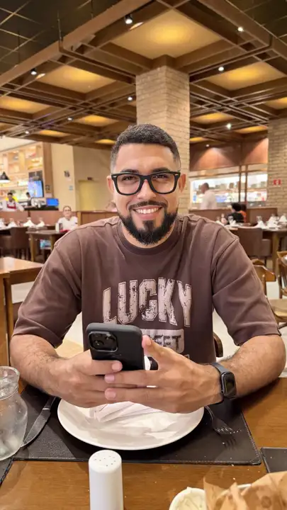 Modelo usando armação Duci Vision — inspiração 39