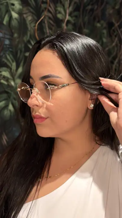 Modelo usando armação Duci Vision — inspiração 51
