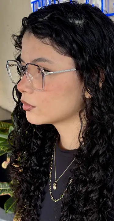 Modelo usando armação Duci Vision — inspiração 72
