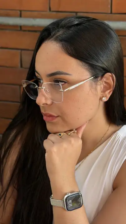 Modelo usando armação Duci Vision — inspiração 88