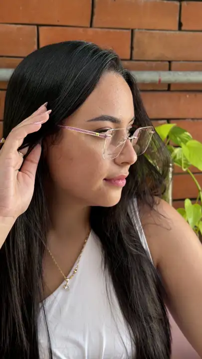 Modelo usando armação Duci Vision — inspiração 90