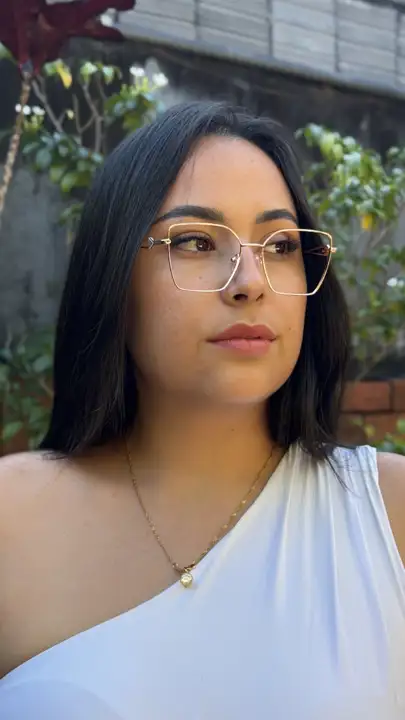 Modelo usando armação Duci Vision — inspiração 102